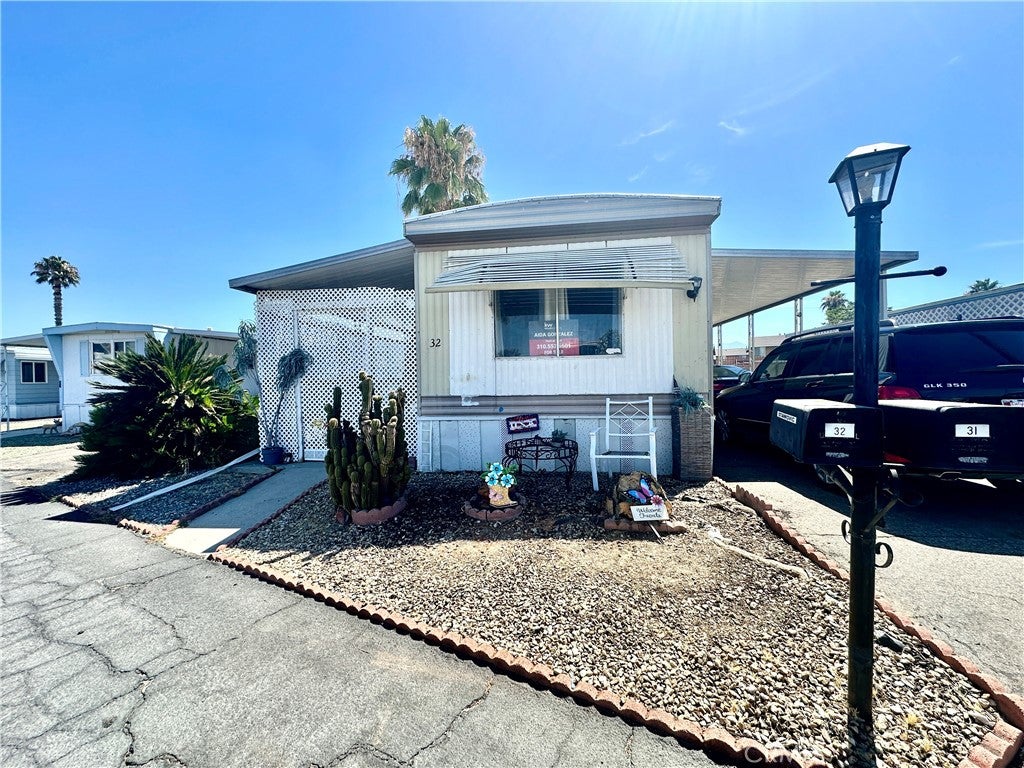 332 N LYON AVENUE 32