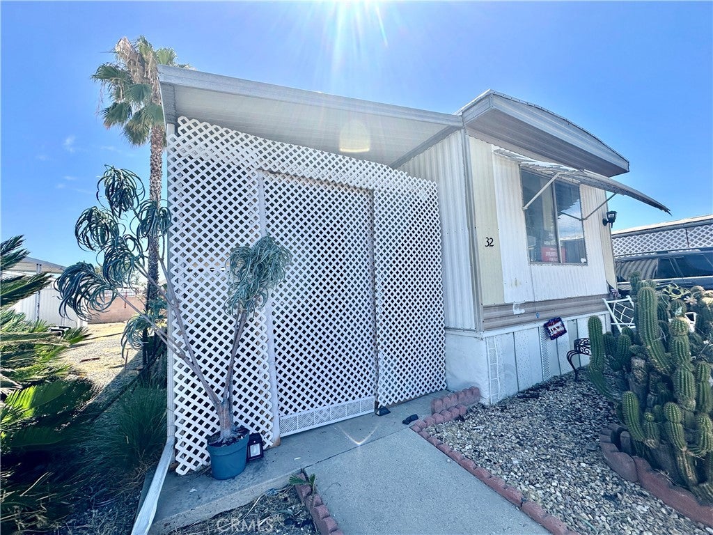 332 N LYON AVENUE 32