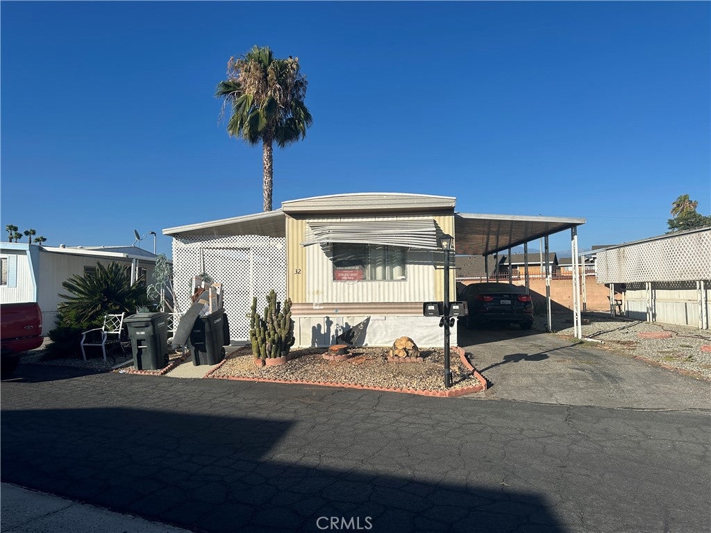 332 N LYON AVENUE 32