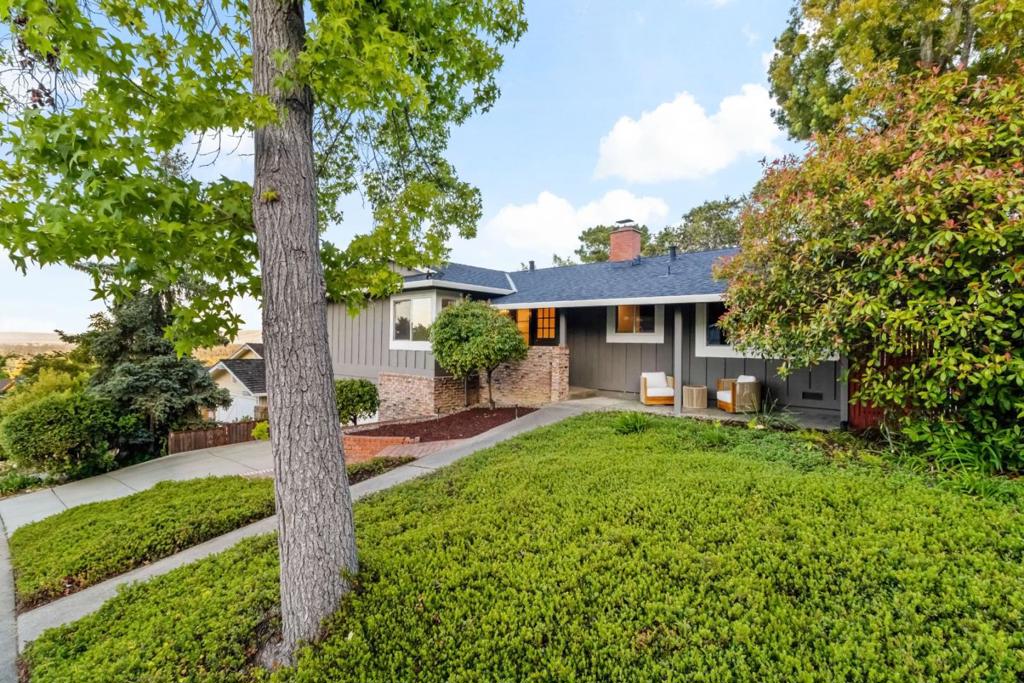3831 Vineyard Drive