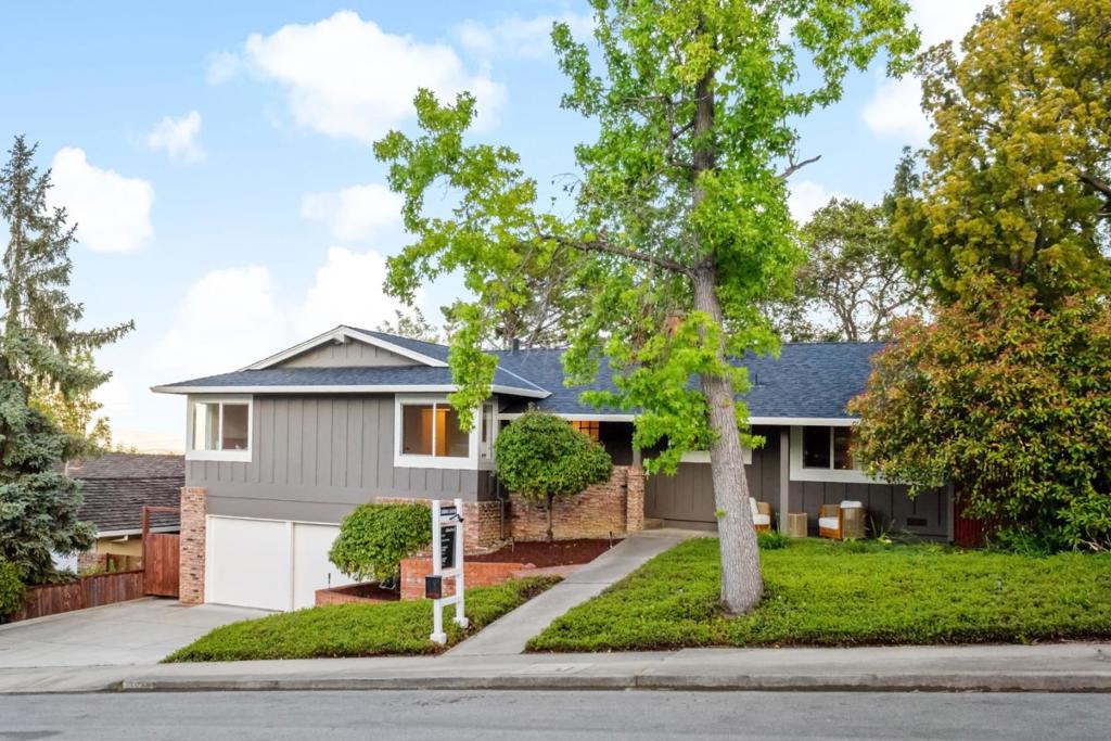 3831 Vineyard Drive