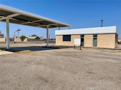 Photo of 504 W Broadway Street, Needles, CA 92363 (MLS # SR26043976)