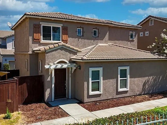 Newly remodeled home. Very nice quiet peaceful gated community, with nice neighbors.
Very spacious 3 bed, 2.5 bath home with open-concept living. Tile flooring, and laminated flooring throughout. Upgraded kitchen with granite counter tops, with plenty of storage. Conveniently located with walking distance to schools, minutes away from downtown Riverside, only 7 minutes' drive to UCR. Easy close access to the 215, 91, 60 FWY.