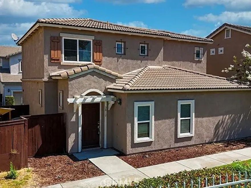 Newly remodeled home. Very nice quiet peaceful gated community, with nice neighbors. 

Very spacious 3 bed, 2.5 bath home with open-concept living. Tile flooring, and laminated flooring throughout. Upgraded kitchen with granite counter tops, with plenty of storage. Conveniently located with walking distance to schools, minutes away from downtown Riverside, only 7 minutes' drive to UCR. Easy close access to the 215, 91, 60 FWY.