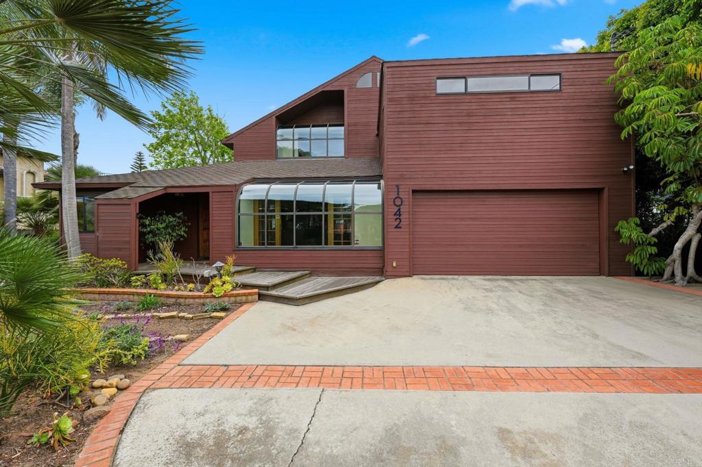 1042 Hymettus Avenue