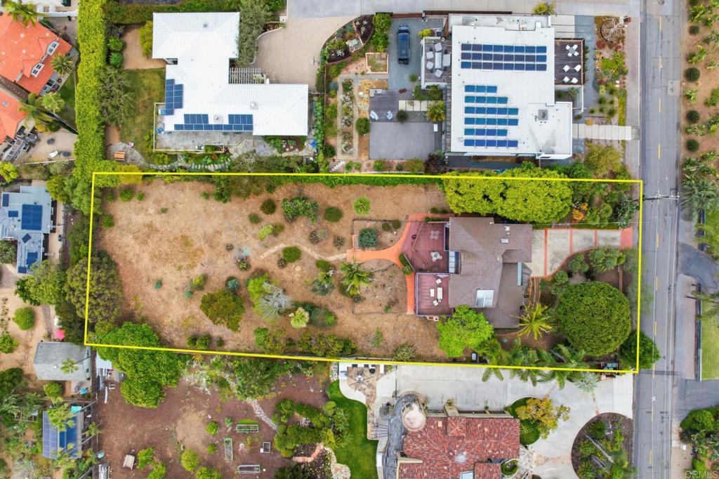 1042 Hymettus Avenue