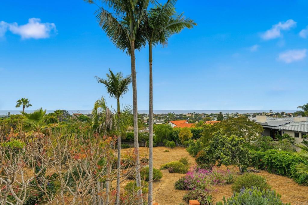 1042 Hymettus Avenue