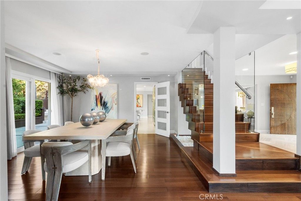 Photo of 7923 Electra Drive, Los Angeles, CA 90046 (MLS # AR25222543)