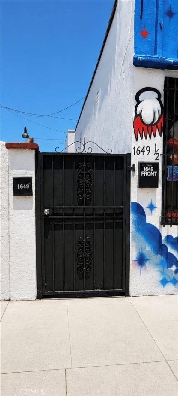1649 W Florence