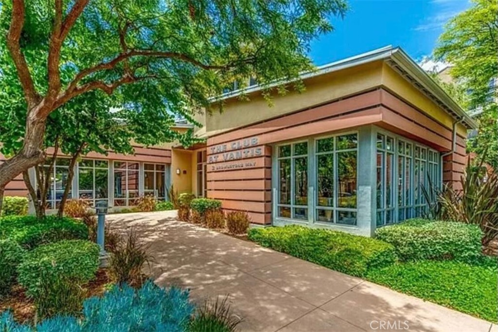 Latitudes South (LATS) - Residential Lease
