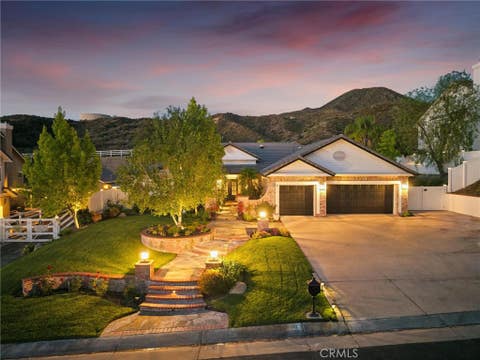 Photo of 15263 Saddleback RD, Canyon Country, CA 91387 (MLS # SR26128596)
