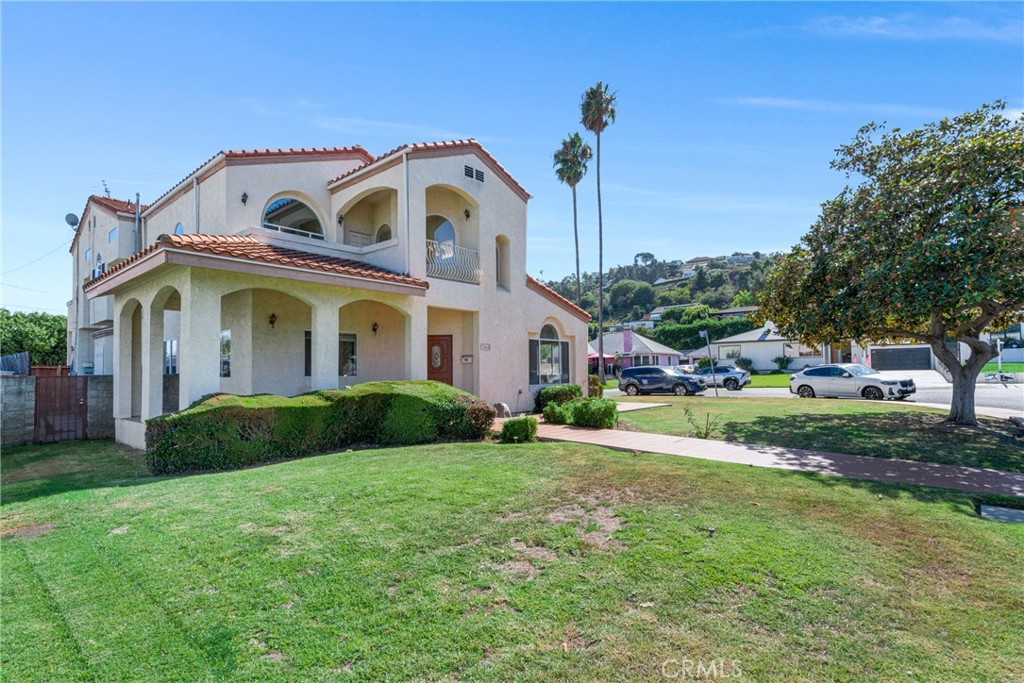 3868 S Redondo Boulevard