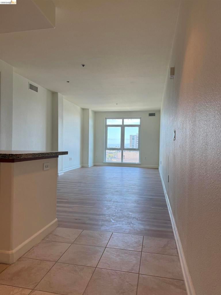 423 7Th St St 607, Oakland CA 94607