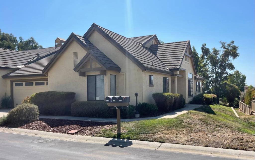 Beautiful Rental, in a highly sought after, gated 55+ Active SENIOR Community - The Villages Golf & Country Club! Home boasts of 2Bd, 2.5Ba PLUS DEN. Delivering the lifestyle renter are looking for, but rarely find. Light, bright and open floorplan perfect for entertaining or relaxing with family and friends. The kitchen boasts of an abundance of cabinets/storage. Large primary en-suite with tranquil setting, dual-sink vanity, walk in shower and large walk-in closet. Large second bedroom (also an en-suite) AND Den that can be used as a guest bedroom, home office/art/sewing room, tv or workout room. The prestigious Villages Golf & Country Club offers a plethora of amenities suitable for an active lifestyle, ensuring that every resident can find joy in pursuing their passions, relaxing, or enjoying meaningful connections with like-minded individuals. Including a wide variety of amenities, social clubs, championship golf course, tennis, pickleball, bocce, swimming, gym, hiking, restaurant, special events & more.