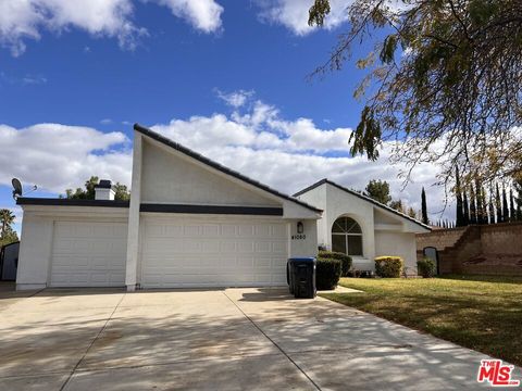 Photo of 41060 Oakview Lane, Palmdale, CA 93551 (MLS # 25590987)