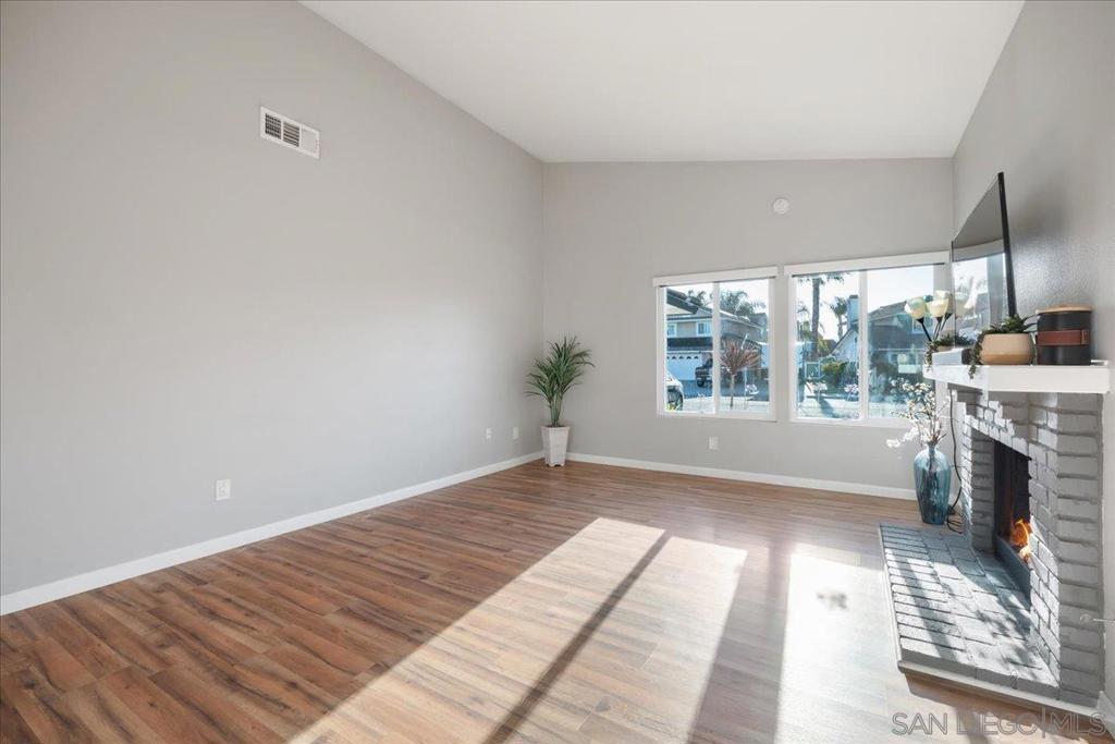 742 Foxwood