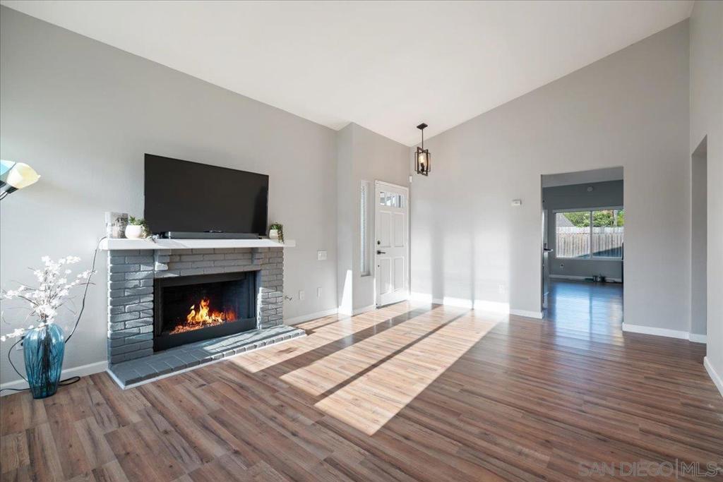 742 Foxwood