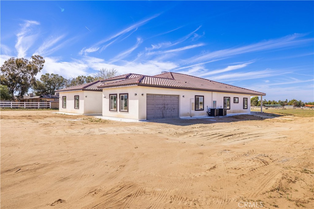 1805 W Columbia Way W