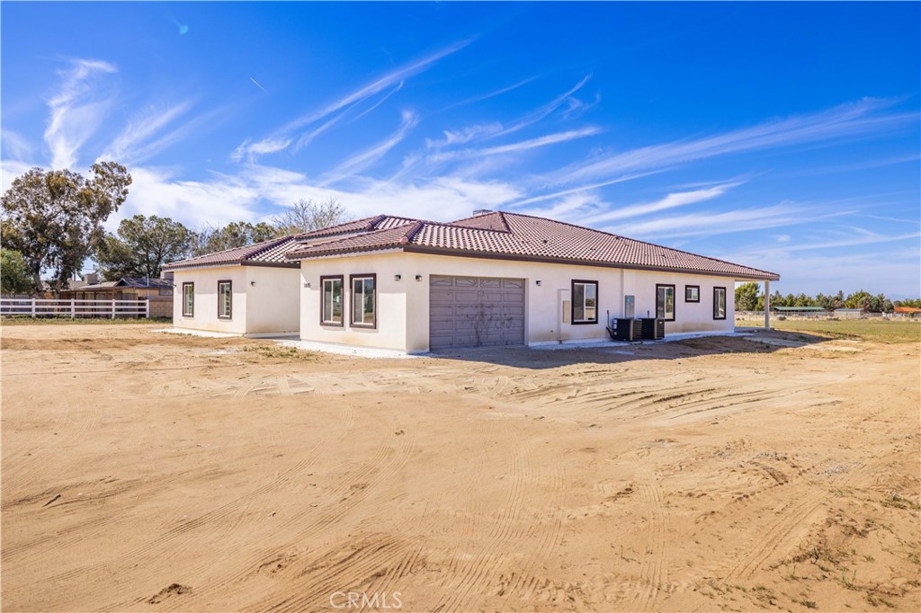 1805 W Columbia Way W
