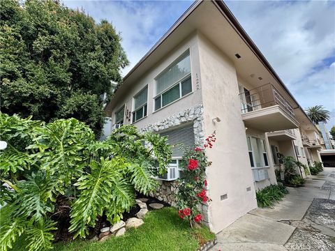 Photo of 122 N Croft Ave #7, Los Angeles, CA 90048 (MLS # WS26002496)