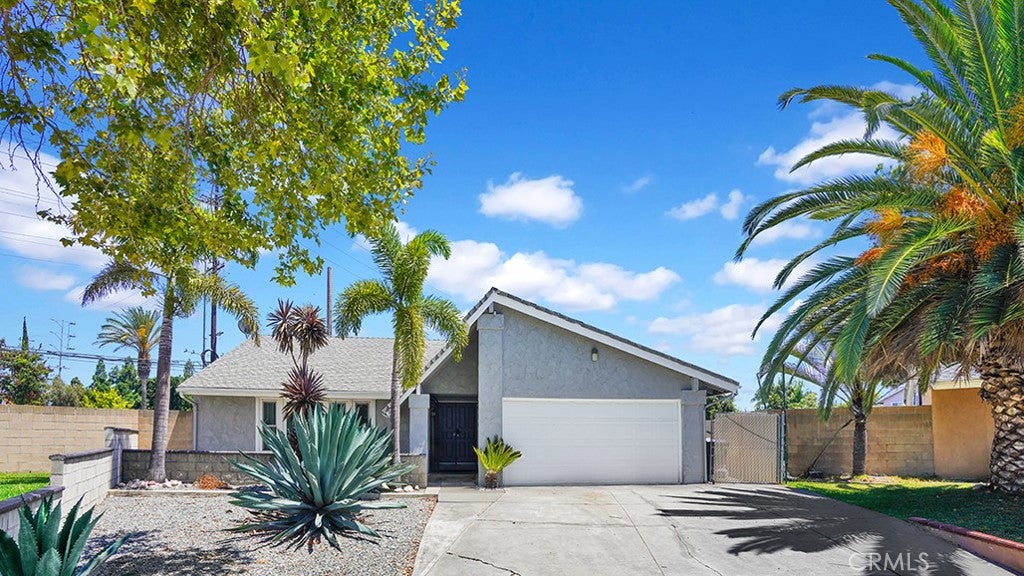 902 W Alpine AVE