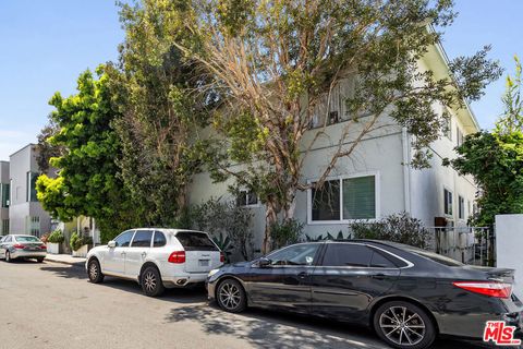 Photo of 1411 Innes Place #5, Venice, CA 90291 (MLS # 25554049) Photo of 1411 Innes Place #5, Venice, CA 90291 (MLS # 25554049)