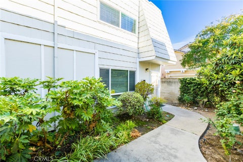 Photo of 1434 Highland Avenue #8, Duarte, CA 91010 (MLS # AR26116495)