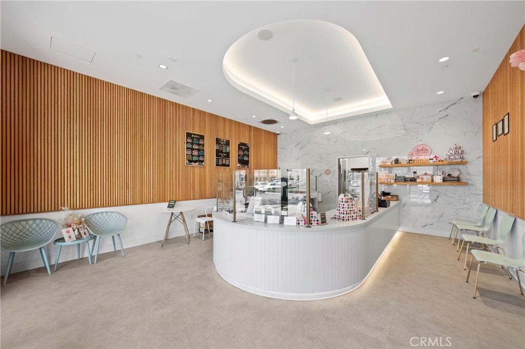 8585 IRVINE CENTER Drive