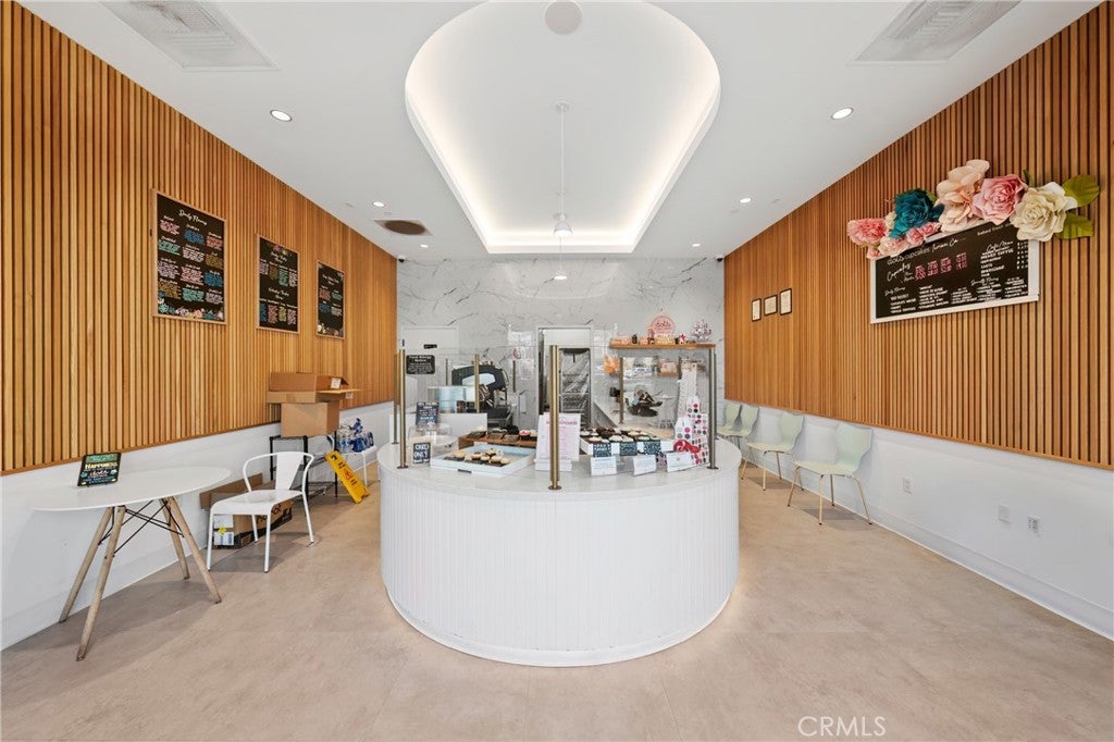 8585 IRVINE CENTER Drive
