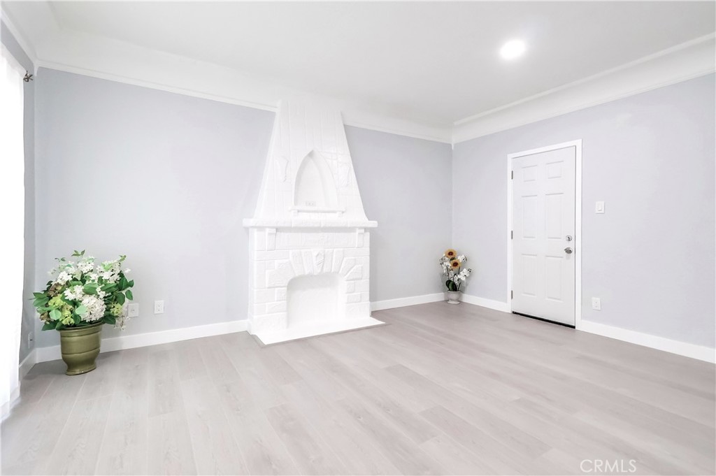 Rare 2-Bedroom Gem at Dotmore – Fully Renovated!
This is the only 2-bedroom unit in the entire community — a unique opportunity you don’t want to miss! Every inch of this home has been thoughtfully updated, including brand-new flooring and crown molding, new kitchen cabinets, drawers, and countertops, a new garbage disposal, recessed lighting throughout (including the hallway), and newly installed electrical outlets. Enjoy the comfort of double-pane windows, a brand-new security and entry door with new locks, and a beautifully updated bathroom with a modern vanity and shower.
Step outside and you're just moments away from Vons, Starbucks, and the best of Long Beach living. Explore the vibrant neighborhood filled with trendy cafés, boutique shops, local galleries, top-rated restaurants, and major attractions like the Long Beach Performing Arts Center, The Pike, Rainbow Harbor, Pine Avenue, Shoreline Village, and more. From the Long Beach Grand Prix to year-round festivals, the entertainment options are endless.
Bonus: HOA covers utilities — offering added convenience and value.
Street Parking. Parking rentals available nearby - Chase, Presbyterian church, Rascals, etc.
Whether you're a first-time buyer, investor, or looking for a centrally located getaway, this is a rare find in the heart of Long Beach. Schedule your private showing today!