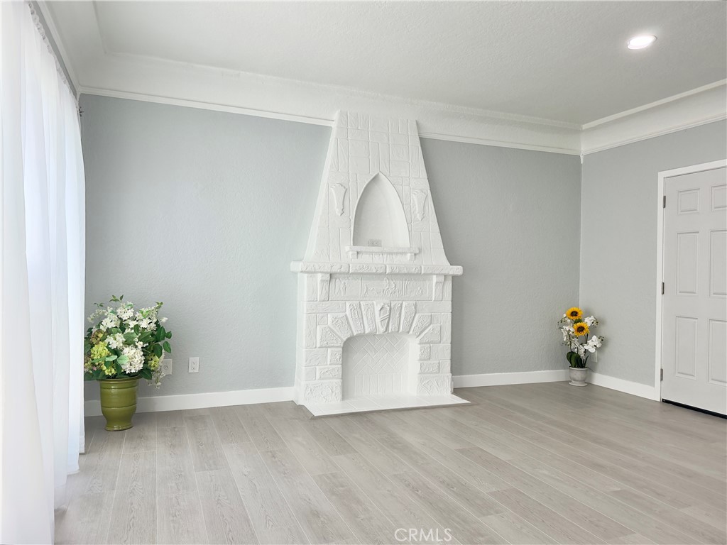 Rare 2-Bedroom Gem at Dotmore – Fully Renovated!
This is the only 2-bedroom unit in the entire community — a unique opportunity you don’t want to miss! Every inch of this home has been thoughtfully updated, including brand-new flooring and crown molding, new kitchen cabinets, drawers, and countertops, a new garbage disposal, recessed lighting throughout (including the hallway), and newly installed electrical outlets. Enjoy the comfort of double-pane windows, a brand-new security and entry door with new locks, and a beautifully updated bathroom with a modern vanity and shower.
Step outside and you're just moments away from Vons, Starbucks, and the best of Long Beach living. Explore the vibrant neighborhood filled with trendy cafés, boutique shops, local galleries, top-rated restaurants, and major attractions like the Long Beach Performing Arts Center, The Pike, Rainbow Harbor, Pine Avenue, Shoreline Village, and more. From the Long Beach Grand Prix to year-round festivals, the entertainment options are endless.
Bonus: HOA covers utilities — offering added convenience and value.
Whether you're a first-time buyer, investor, or looking for a centrally located getaway, this is a rare find in the heart of Long Beach. Schedule your private showing today!