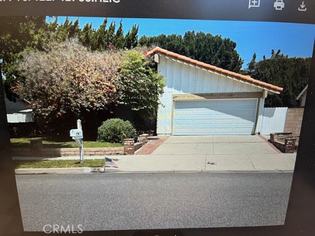 Great neighborhood, popular floor plan, ready for a new owner. Good bones but new owner needs to be ready for remodeling and upgrading. Property to be sold in present condition with no credits or repairs. Fix it the way you prefer. Inside tract location, cathedral ceilings in living room, central air, inside laundry room, spacious living areas, new garage door and opener, new side gate. Trustees have power to sell, no court approval needed.