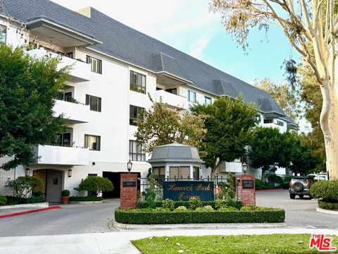 Photo of 637 Wilcox Avenue #2D, Los Angeles, CA 90004 (MLS # 25617535)