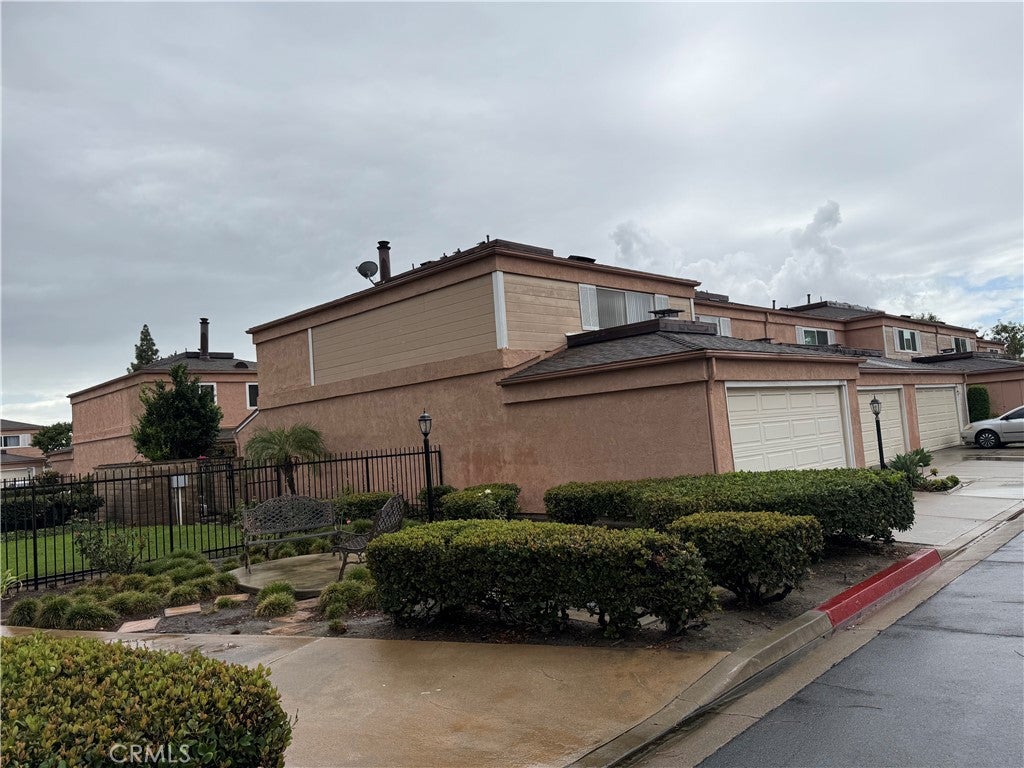 1153 N Dresden 16