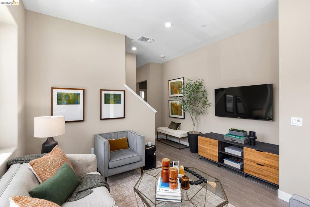 28928 Parkridge Loop Loop 105, Hayward CA 94544