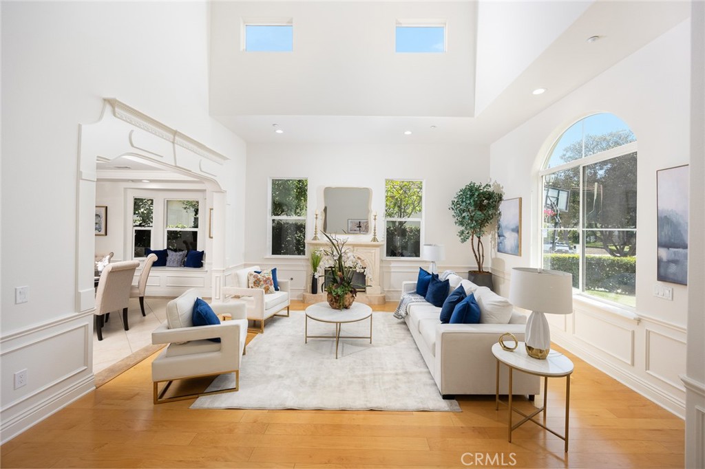 77 W Naomi Avenue
