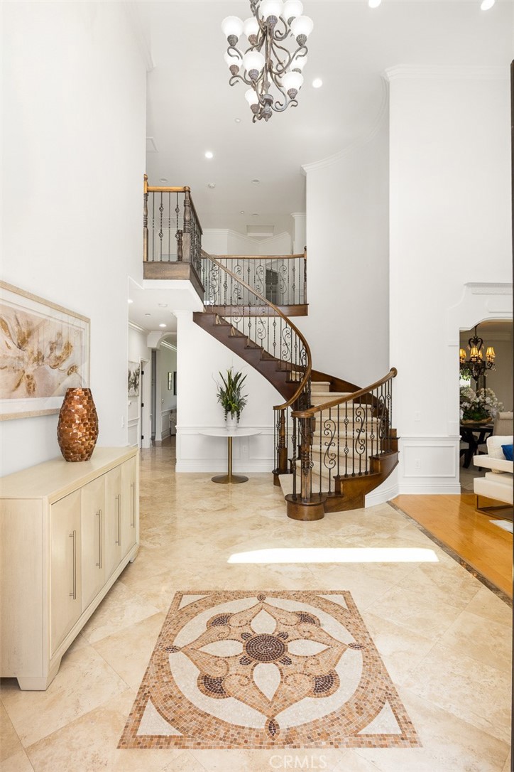 77 W Naomi Avenue