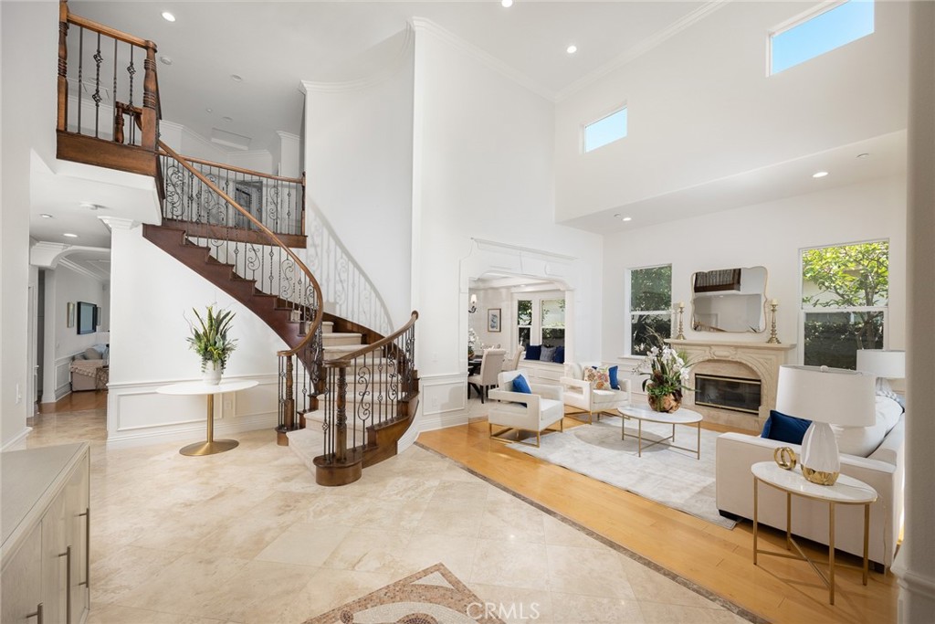 77 W Naomi Avenue
