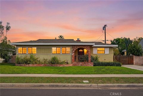 Photo of 9952 Gaynor Avenue, North Hills, CA 91343 (MLS # SR26035658)