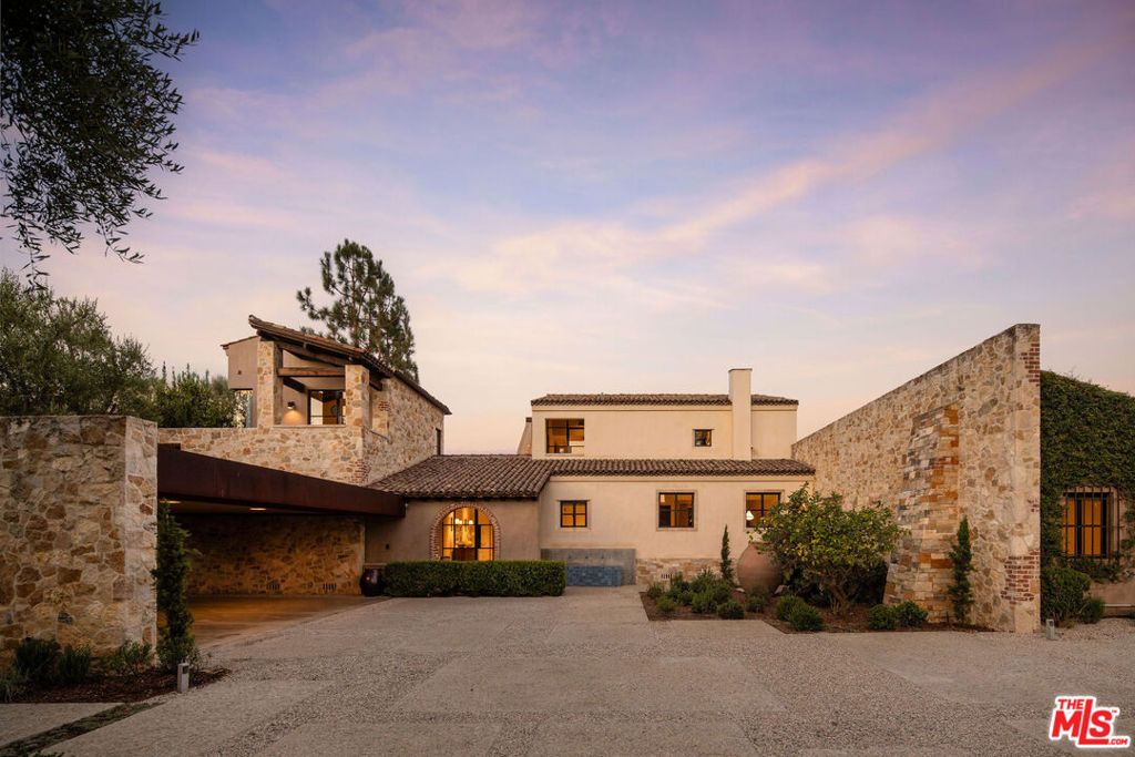 Photo of 976 N Alpine Drive, Beverly Hills, CA 90210 (MLS # 25613561)