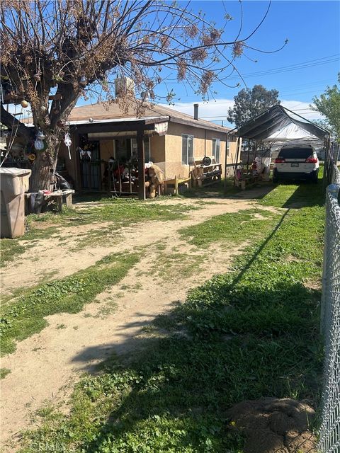 Photo of 335 Clifton St, Bakersfield, CA 93307 (MLS # CV26052661)