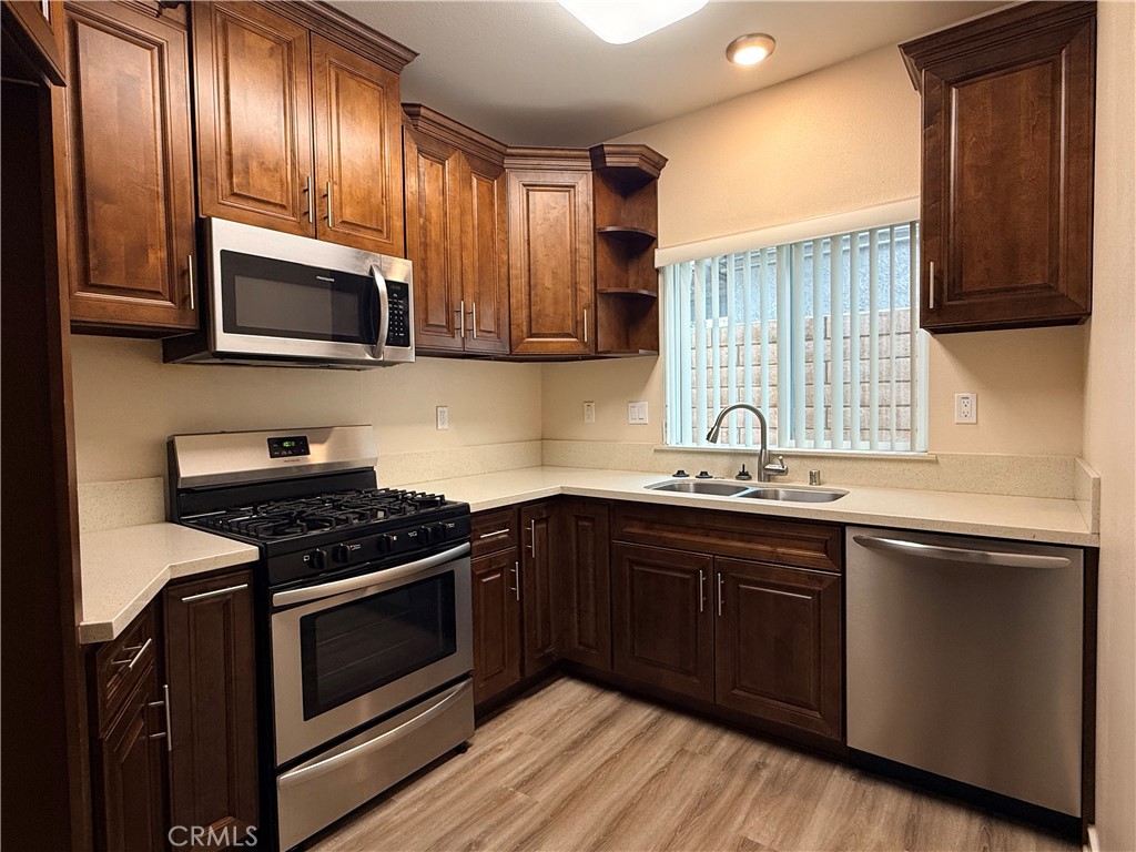 242 S Redwood C