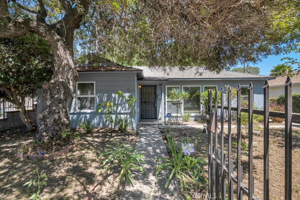 8226 WhiteOak Avenue, Northridge CA 91325