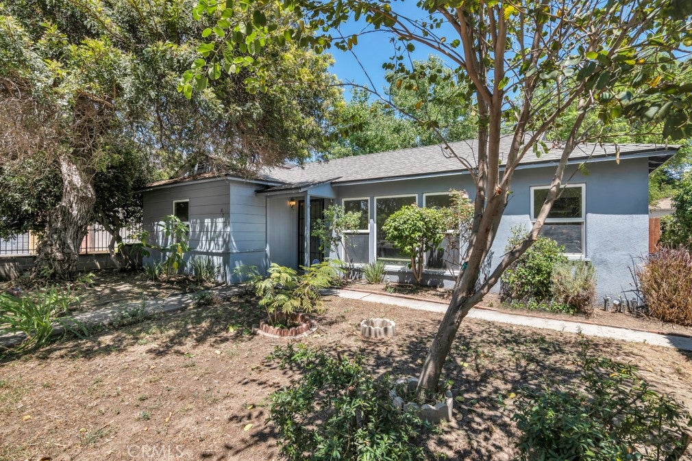 8226 WhiteOak Avenue