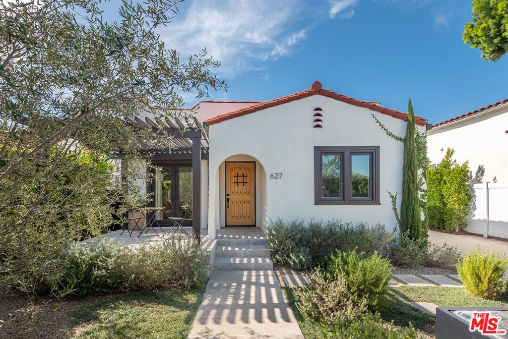 Photo of 627 N Fuller Avenue, Los Angeles, CA 90036 (MLS # 26662543)