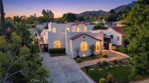 Photo of 1055 E Cypress AVE, Burbank, CA 91501 (MLS # GD26225424)