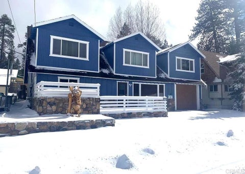 Photo of 42988 Moonridge Road, Big Bear Lake, CA 92315 (MLS # PTP2605816)