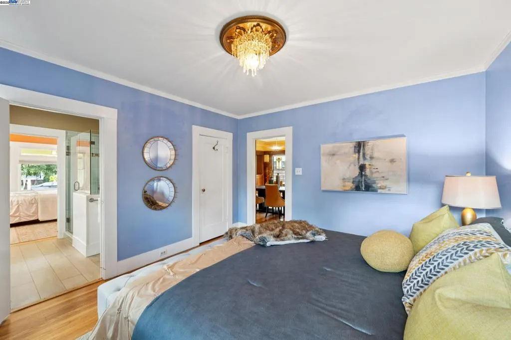 Alameda, California 94501, United States, 3 Bedrooms Bedrooms, ,2 BathroomsBathrooms,Residential,Active,253961