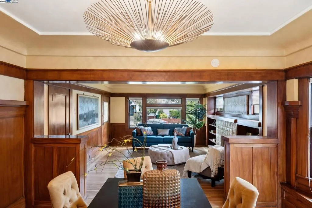 Alameda, California 94501, United States, 3 Bedrooms Bedrooms, ,2 BathroomsBathrooms,Residential,Active,253961