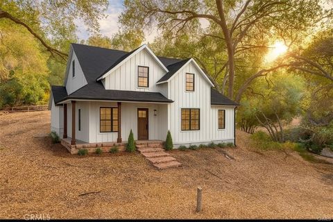 Photo of 0 Elzevir Rd & Morro Dr Road, Woodland Hills, CA 91364 (MLS # SR26062606)